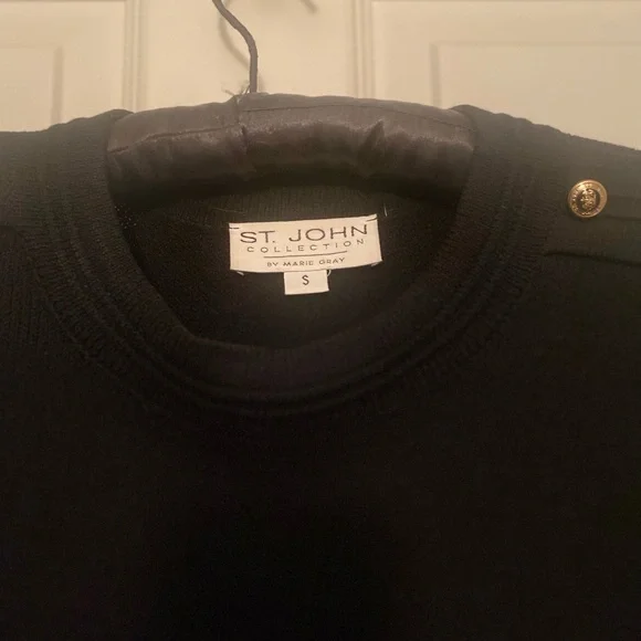 St. John Classic Top with Gold Accents - Picture 3 of 5